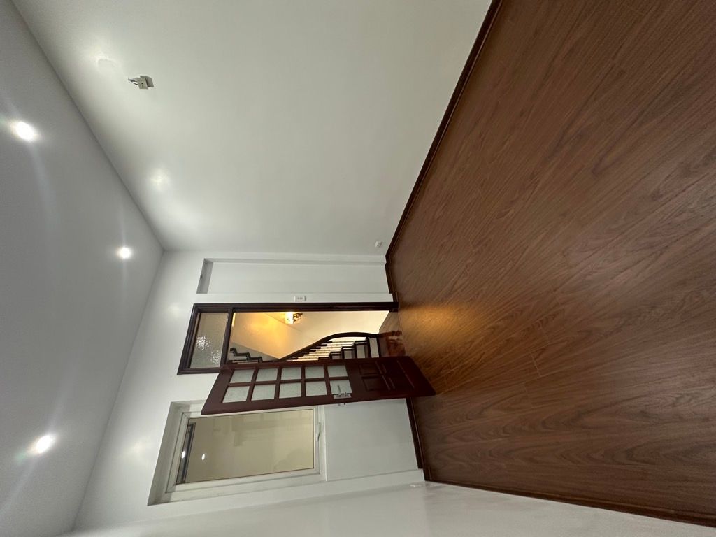 ĐÔNG NGẠC - BÁN NHÀ KHU PHÂN LÔ -Ô TÔ ĐỖ CỬA – 2 THOÁNG GẦN PHỐ - GIÁ 9,8 TỶ